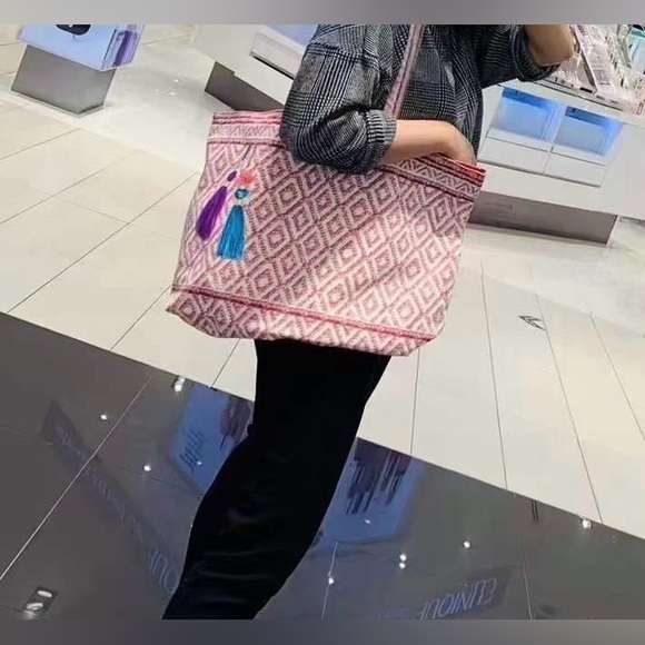 New Estée Lauder tote - Picture 2 of 2